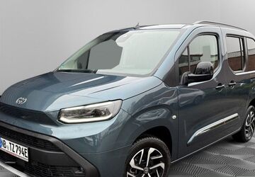 Toyota Proace City (Verso) 2.500 km 39.627 &euro; Greifswald 17489
